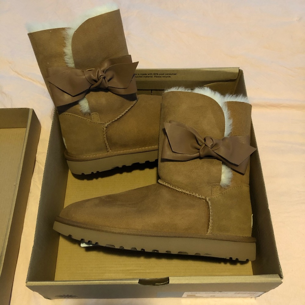 New in Box Ugg Daelynn Boot Sz 8